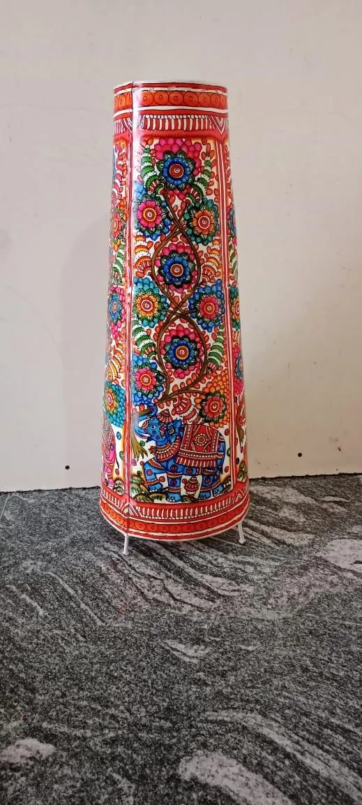 Handpainted table lamp.
Made of transparent leather.
Handcrafted alternative to a normal table lamp, upholding India’s heritage.