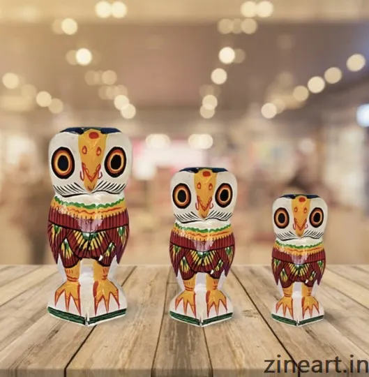 Set of three beautiful Owls.
Made of Wood.
Hand crafted. 
